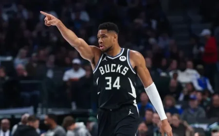 Hornets Dominate Bucks 59-50 at Halftime