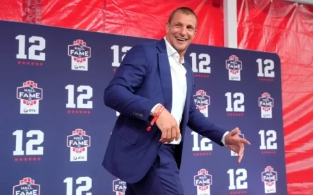 Rob Gronkowski Rejoins Patriots with 1-Day Contract for Friend’s Wish