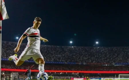 Former Chelsea Star Oscar Hospitalized with Heart Issue