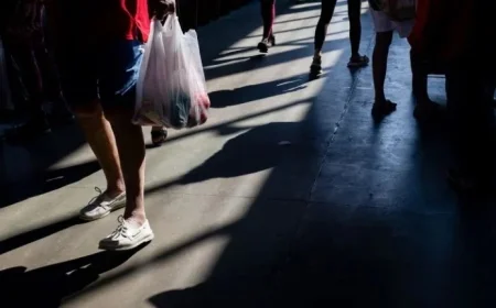 1 in 4 US Households Struggle, Living Paycheck to Paycheck