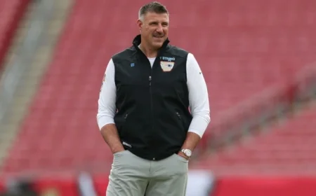 Mike Vrabel Delivers Hilarious Comparison for Patriots Veteran