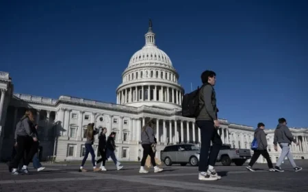 Federal Employees Tackle Overloaded Inboxes as Work Resumes