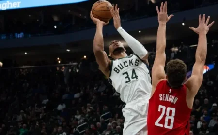 Bucks Dominate Hornets 103-98 After Third Quarter