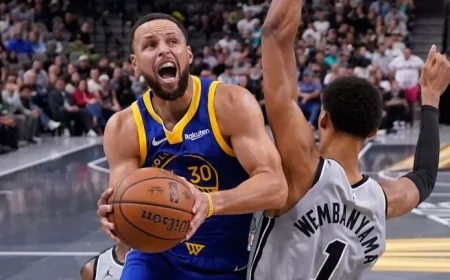 Curry Dominates Spurs, Leads Warriors with 49 Points