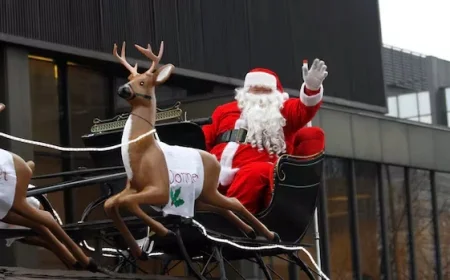 Santa Claus Parades to Enliven Hamilton and Niagara Falls Saturday