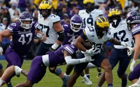 Michigan Football’s Jordan Marshall Exits Game with Shoulder Injury