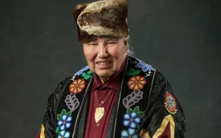Queen Commemorates One-Year Anniversary of Chancellor Emeritus Murray Sinclair’s Passing