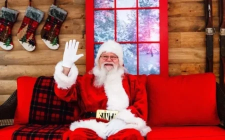 Santa Brings Holiday Cheer to Upper Canada Mall, Newmarket