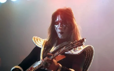 Kiss Honors Ace Frehley in First Concert After Guitarist’s Passing