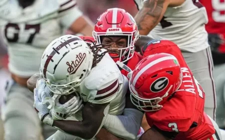 Georgia ILB CJ Allen Injured Against Texas, Taken to Locker Room