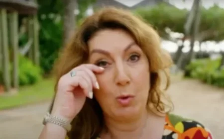Jane McDonald Pauses Show, Overcome by Emotional Message
