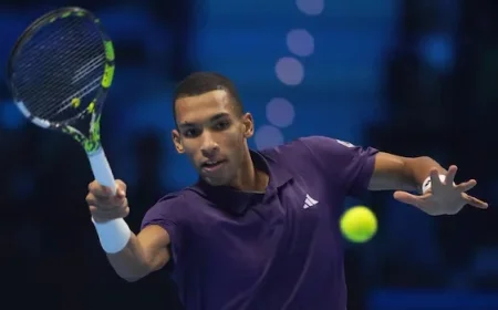 Alcaraz Defeats Auger-Aliassime to Reach ATP Finals Semis