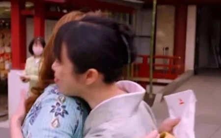 Jane McDonald Pauses Channel 5 Show, Expresses Worry Through Tears