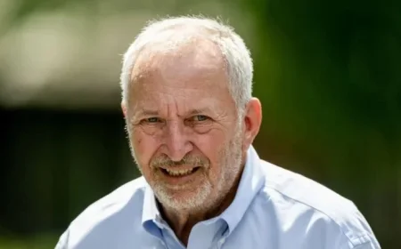 Elizabeth Warren Urges Harvard to Cut Ties with Larry Summers Amid Epstein Emails