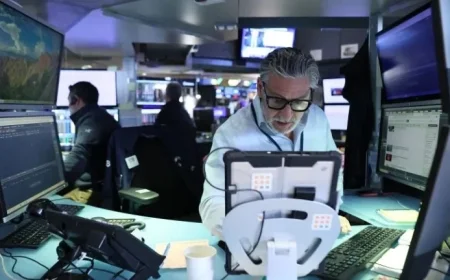 Market Tumbles as Stocks and Bitcoin Decline