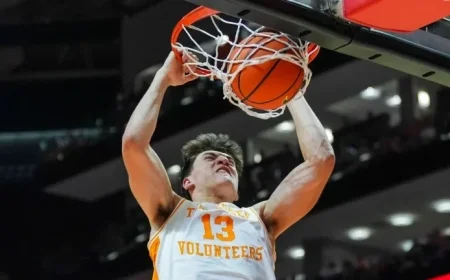 J.P. Estrella Exits Tennessee vs Rice Game with Left Leg Injury