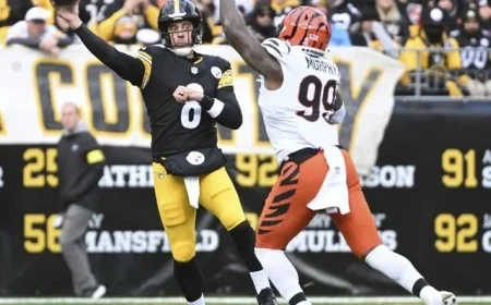 Steelers’ Aaron Rodgers Avoids Surgery, May Start Against Bears