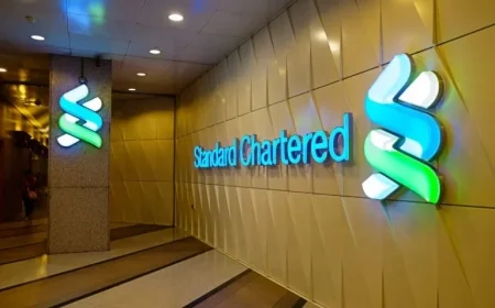 Standard Chartered Predicts End of Bitcoin Sell-Off, Anticipates Year-End Rally