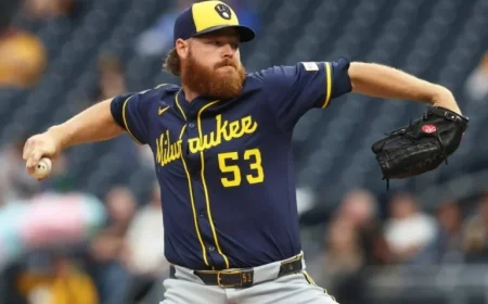 Brandon Woodruff Agrees to MLB Qualifying Offer