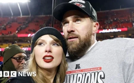 Cambridge Dictionary Chooses “Parasocial” as Word of the Year