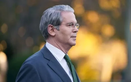 Trump Threatens to Dismiss Bessent if Fed Withholds Rate Cuts