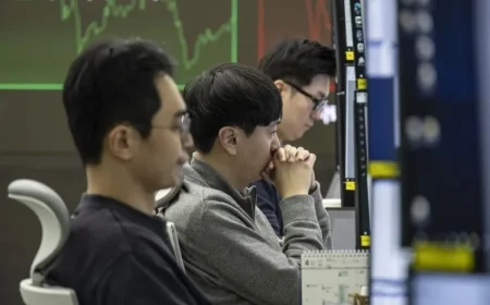 Samsung and SK Hynix Plunge in Korea Pre-Market Following US Stock Slide