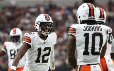 Browns Dominate Raiders 14-3 at Halftime in Sanders’ Debut