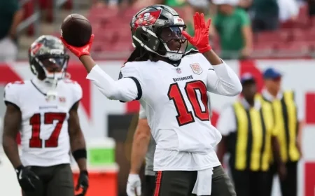 Why Teddy Bridgewater Wears Gloves Playing QB for the Buccaneers