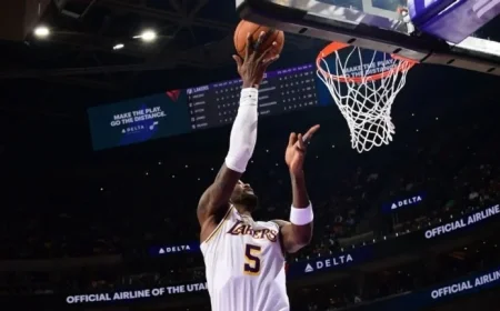 Lakers’ Ayton Leaves Utah Game Due to Knee Contusion