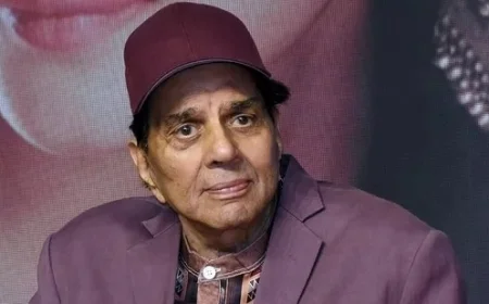 Dharmendra news today: Bollywood’s ‘He-Man’ dies at 89; Amitabh Bachchan and industry stalwarts pay last respects