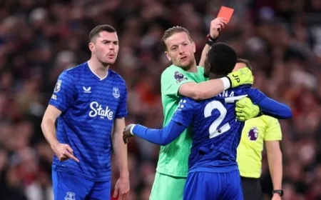 Everton’s Gueye Dismissed for Slapping Teammate in Match Incident