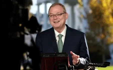 Hassett Leads Race for Trump’s Next Fed Chair: Bloomberg News