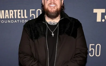 Jelly Roll Debuts Beardless Look in First Public Appearance