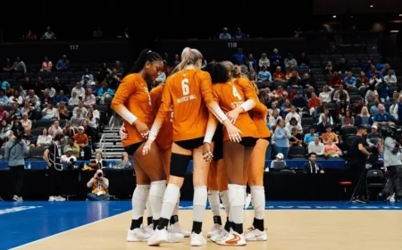 No. 3 Volleyball Narrowly Defeated by No. 2 Kentucky in SEC Final, 3-2