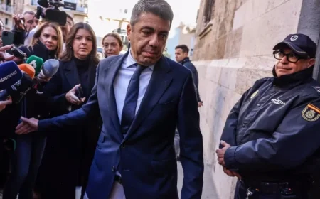 Mazón’s Palau Journey: On Foot or in Vilaplana’s Car During Dana?