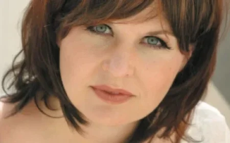 ‘Sexy and Beautiful ‘Hamnet’ Delivers a Powerful Emotional Impact’