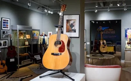 Gordon Lightfoot’s Guitar Fetches Over $300,000 at Estate Auction
