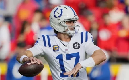 Daniel Jones to Play Despite Fibula Fracture, Report Reveals