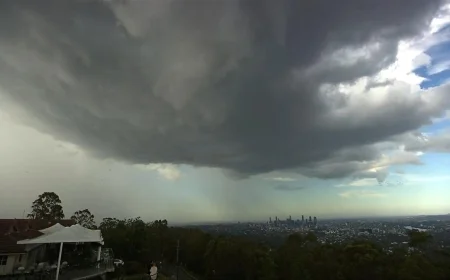 Sydney storms snarl trains and cut power: latest Sydney weather, Sydney Trains status, and Penrith weather update