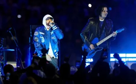 Eminem Surprises Fans at Fox’s NFL Thanksgiving Halftime Show