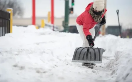 Chicago Faces 10 Inches of Snow as Winter Storm Strikes Saturday
