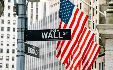 Wall Street Records Historic November Surge, S&P 500 Swings to Green