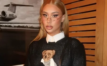 Iggy Azalea Stuns in Mini-Skirt, Brightening Your Day