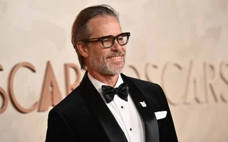 Guy Pearce Apologizes for Sharing Antisemitic Social Media Posts
