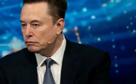 Elon Musk’s $1 Trillion Tesla Pay Package Faces Shareholder Challenges