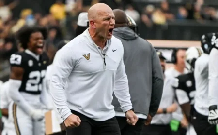 Vanderbilt’s Lea Secures New 6-Year Contract Extension