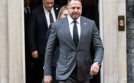 Zelenskyy’s Former Aide Pledges Frontline Return Amid Corruption Scandal