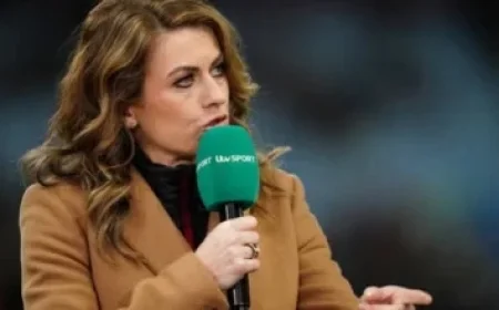 The Darkness Delights Commuters with Surprise Live Show at St Pancras