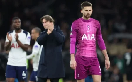 Tottenham’s Vicario Booing ‘Unacceptable,’ Says Coach Thomas Frank