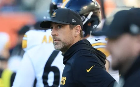 Report: Aaron Rodgers Suffers Three Fractures in Left Wrist